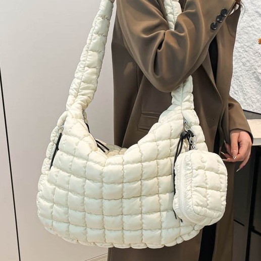 Cross-border wholesale bestsellers: Wrinkled cloud bag, fashionable single-shoulder crossbody dumpling bag, large-capacity down cotton underarm women's bag full figure