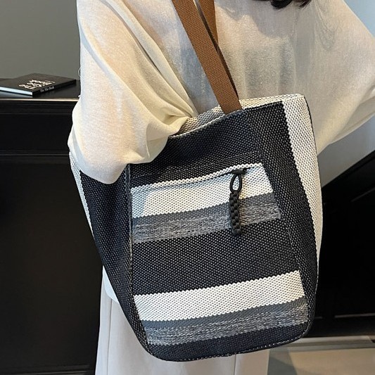 2024 New large-capacity knitted bags, bucket bags, crossbody bags, women's bags, fashionable and versatile shoulder bags, tote bags details Picture