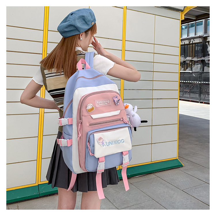 High capacity and fresh schoolbag for middle school students, high appearance level and cute for junior high school students, backpack for primary school students and lightweight backpack Application Scenario