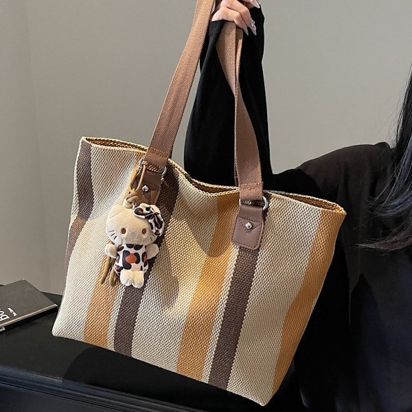 Forest-themed summer new crossbody canvas bag for women, a trendy and fashionable daily versatile single-shoulder bag for class and commuting tote full figure