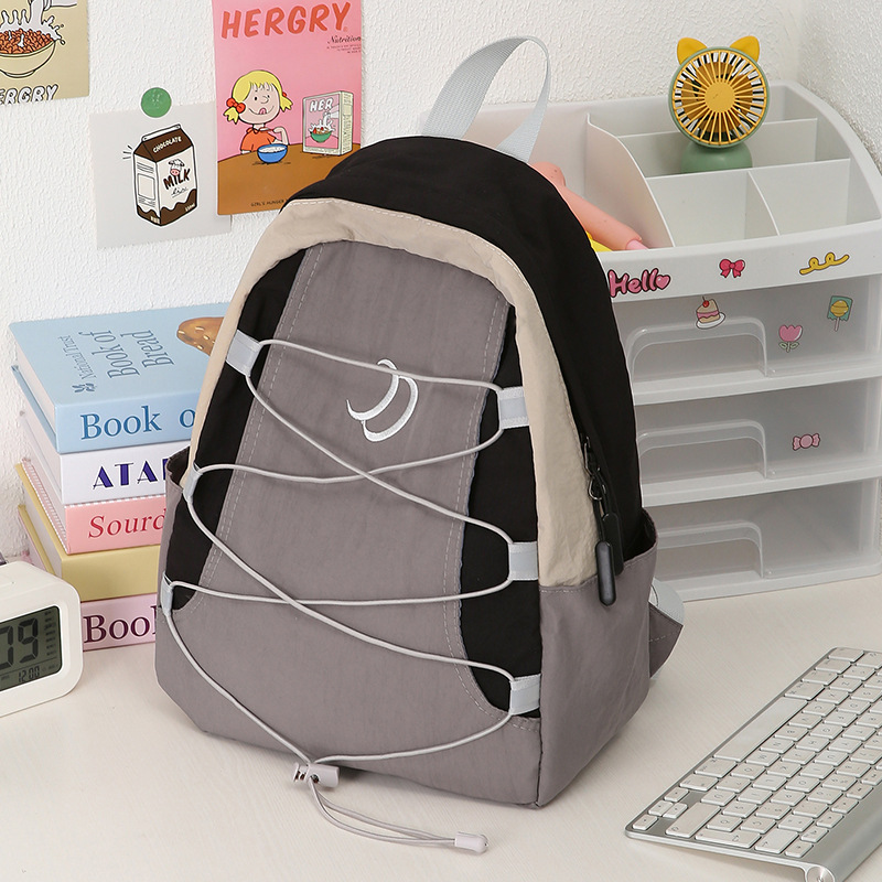 Cross-border casual lightweight backpack, new Korean version, simple outdoor backpack, waterproof nylon schoolbag, primary school students' travel Application Scenario