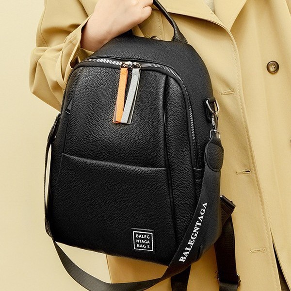 A new type of women's casual backpack with a large capacity, multiple functions and a niche design for commuting Application Scenario
