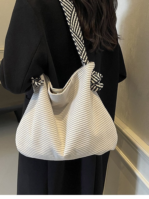 A new large-capacity cross-border bag for women, a versatile single-shoulder crossbody bag, and a fashionable tote bag for commuting details Picture