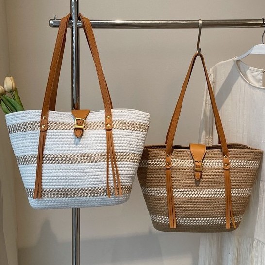 Woven bags, beach bags, straw woven women's seaside armpit bags, vacation large-capacity bags, fashionable and trendy women's bags, tote bags full figure