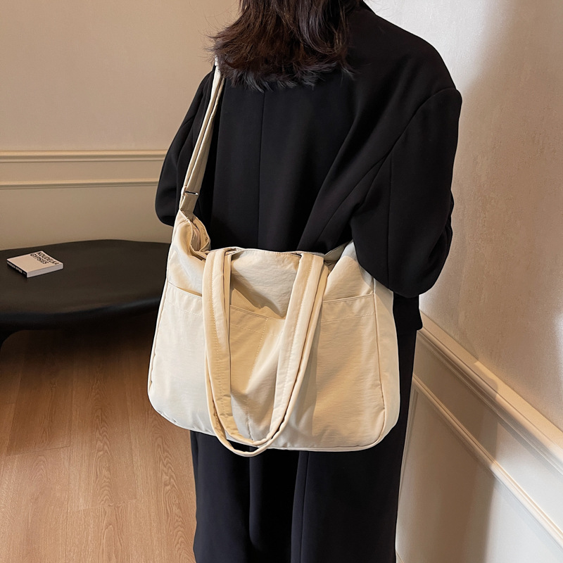 Lightweight commuting bag for women, new autumn/Winter 2024, college student tote bag, large-capacity fabric bag, single-shoulder crossbody bag full figure