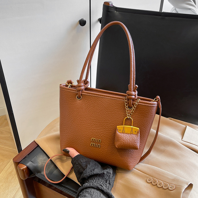 This year's popular bags include women's retro single-shoulder underarm bags, 2024 new casual crossbody bags, and versatile hand-held bucket bags Specification drawing