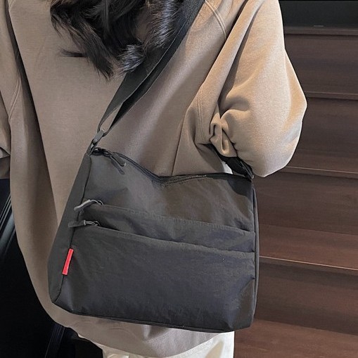 Casual shopping crossbody bag, lightweight water-resistant nylon fabric bag, simple and versatile square bag, trendy ladies' single-shoulder bag Specification drawing