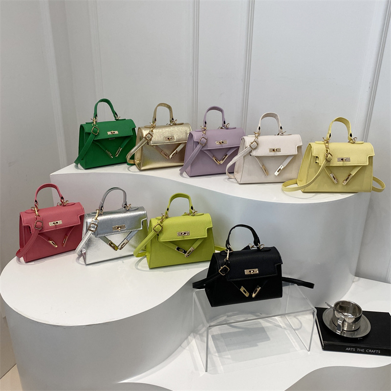 The 2024 new Senmeng bag is a fashionable and high-quality handbag for women, a Kelly bag, a single-shoulder crossbody bag, and a popular commuting bag this year full figure