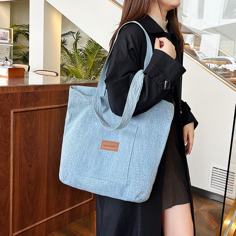 Large-capacity school handbag, large commuting bag for work, new denim casual single-shoulder bag for women in the autumn of 2024 full figure
