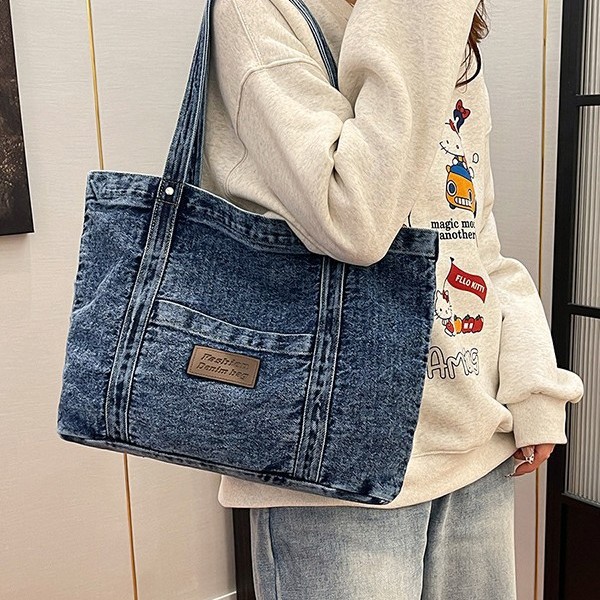 A new minimalist and large-capacity retro tote bag from Japan, a simple and fashionable single-shoulder bag for commuting, and a denim single-shoulder bag for women Specification drawing