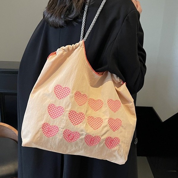 A new Japanese-style embroidered heart single-shoulder bag shopping bag, nylon fashionable casual hand-held shoulder crossbody bag for women full figure