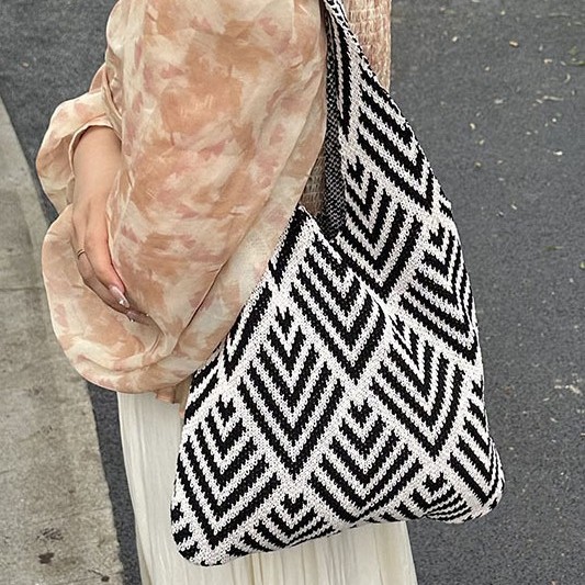 Spring and Summer new versatile Tote bag for women, large-capacity knitted diamond-shaped simple color-blocking striped geometric pattern women's bag full figure