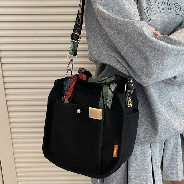 Large-capacity cross-border canvas letter handbag for women, 2025 new style, trendy, lightweight, simple and versatile crossbody bag for commuting details Picture