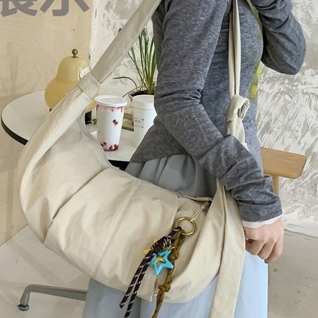 New canvas bags for spring and summer: simple, casual, large-capacity commuting single-shoulder bag, versatile crossbody bag for women, trendy crossbody bag details Picture
