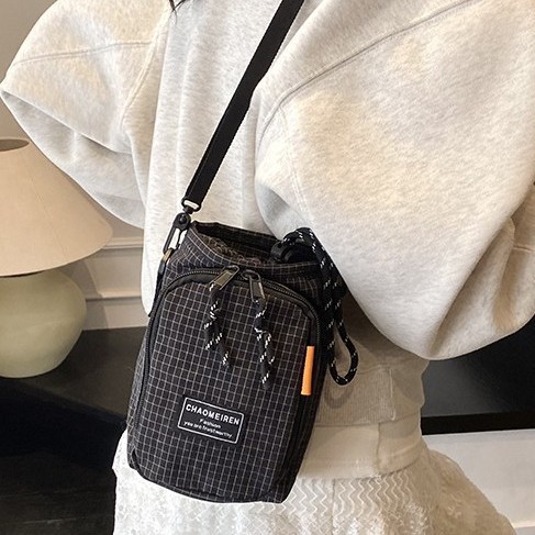 Cross-border nylon fabric small square bag 2025 new style lightweight crossbody bag, casual and versatile sports single-shoulder bag, mobile phone bag Specification drawing