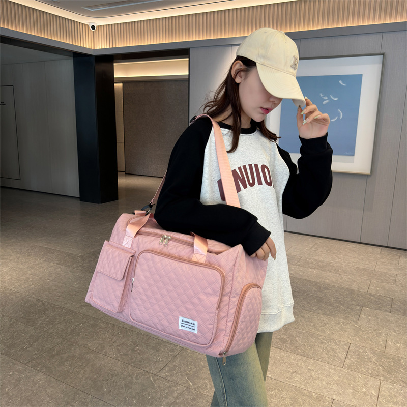 Customized swimming and fitness bags, dry and wet separation bags for pregnant women waiting for delivery, wholesale folding moving luggage storage bags Application Scenario