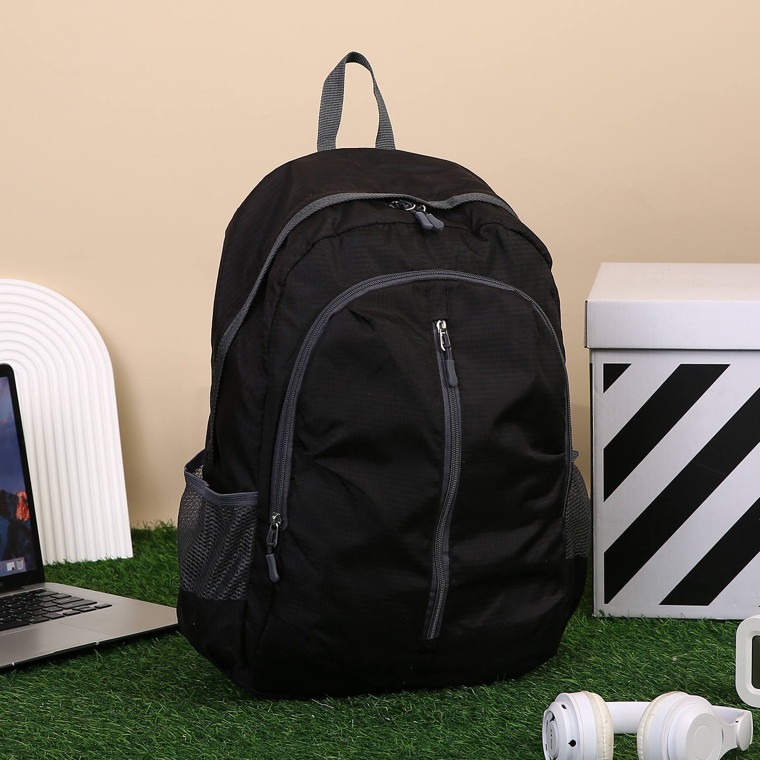 Outdoor travel ultra-lightweight backpack, waterproof sports large-capacity backpack, new spring outing backpack for junior high school students Application Scenario