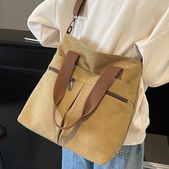 The 2025 new single-shoulder bag for women is a trendy, versatile, simple and fashionable Korean-style large-capacity hand-held and crossbody canvas bag Application Scenario