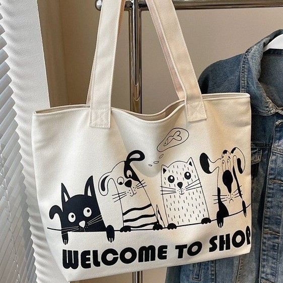 Cartoon casual large-capacity canvas bag for women 2025 new style, lightweight and versatile commuter single-shoulder bag, hand-held tote bag full figure