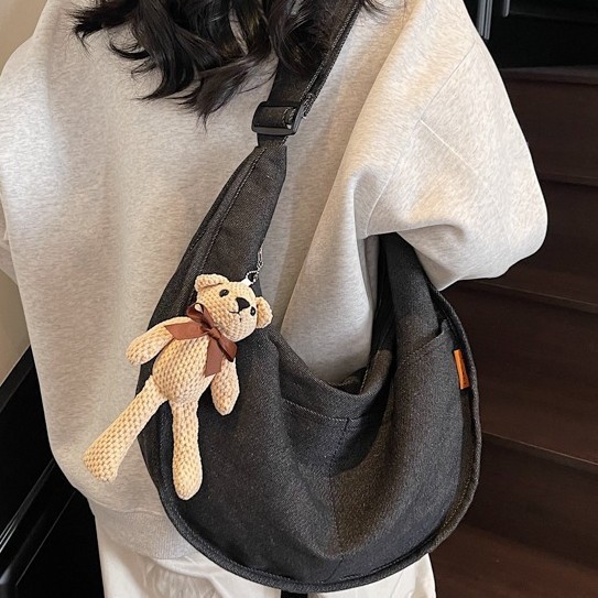 New cute plush bear shoulder bag, cartoon girl tote bag, large-capacity dumpling bag, denim crossbody bag Application Scenario