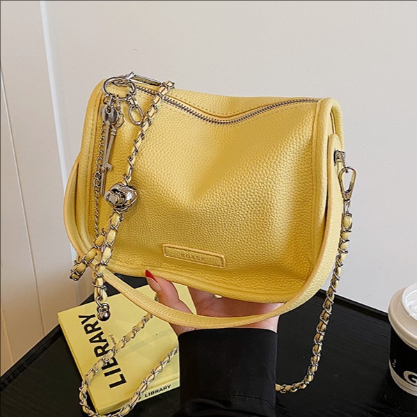 Trendy and fashionable lychee pattern chain hand-held small square bag for women, 2025 new style, high-end, versatile and stylish single-shoulder crossbody bag full figure