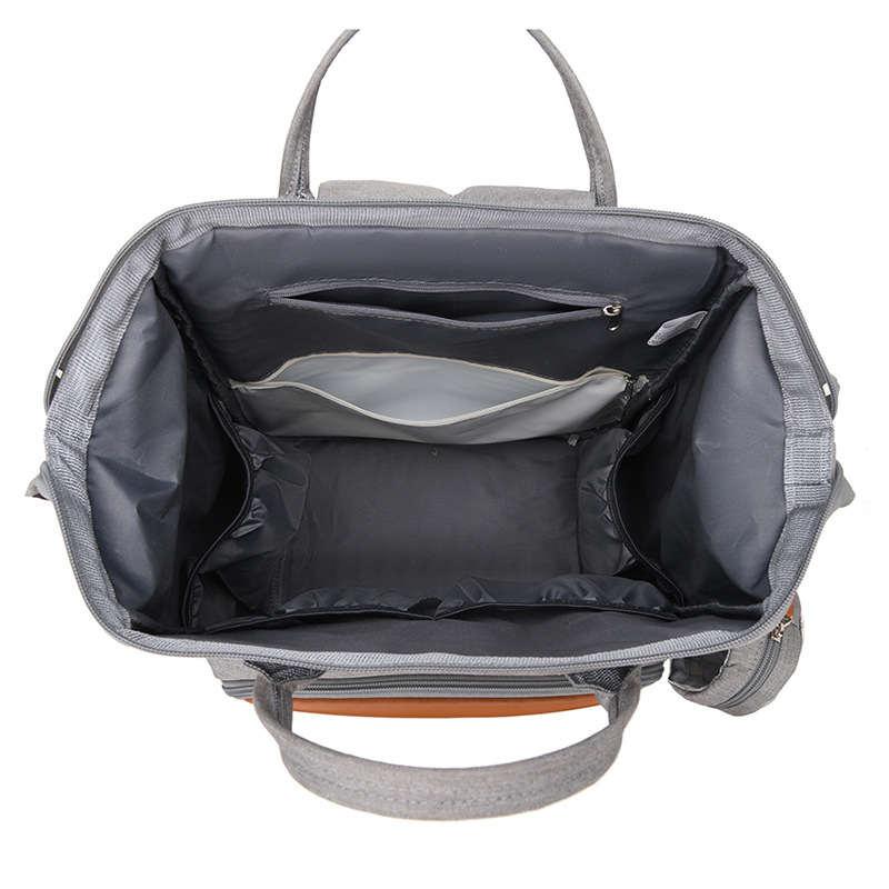 Fashionable backpacks, casual backpacks, large-capacity mommy bags, baby bags that can be hung on strollers when taking kids out Application Scenario