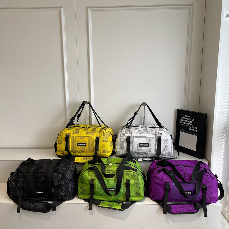 Fashionable printed large-capacity business trip luggage bag, Korean-style cool sports and fitness bag, storage bag for men and women traveling Application Scenario