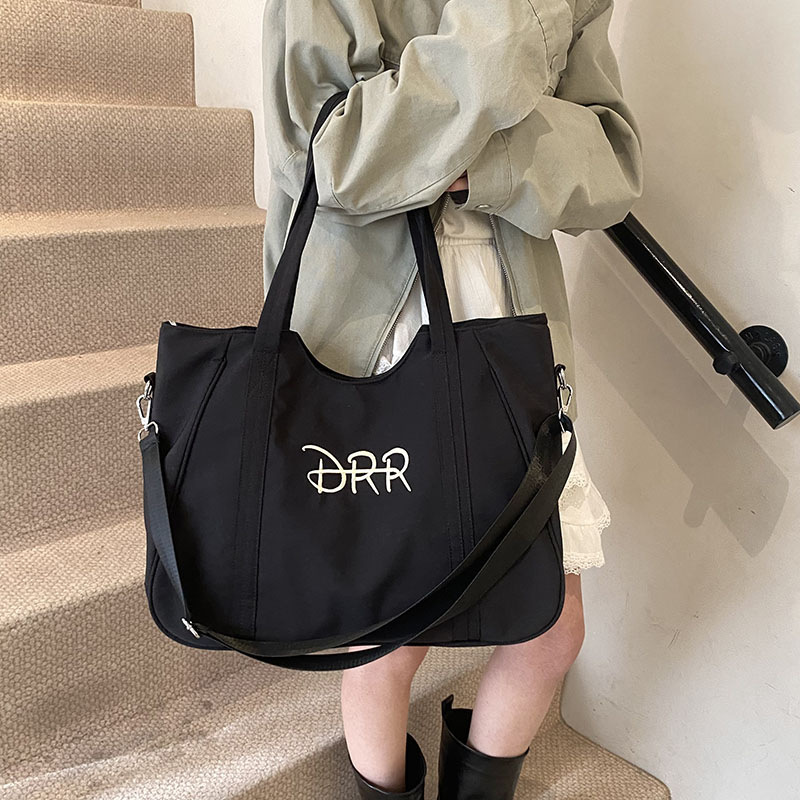 Large-capacity, lightweight and casual single-shoulder bag, a simple and portable crossbody bag for female college students' commuting to class Specification drawing