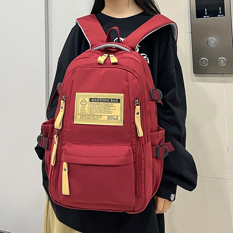 Customized high school and college student schoolbags manufacturer wholesale simple, new and fashionable backpacks for women, fashionable and casual backpacks Application Scenario