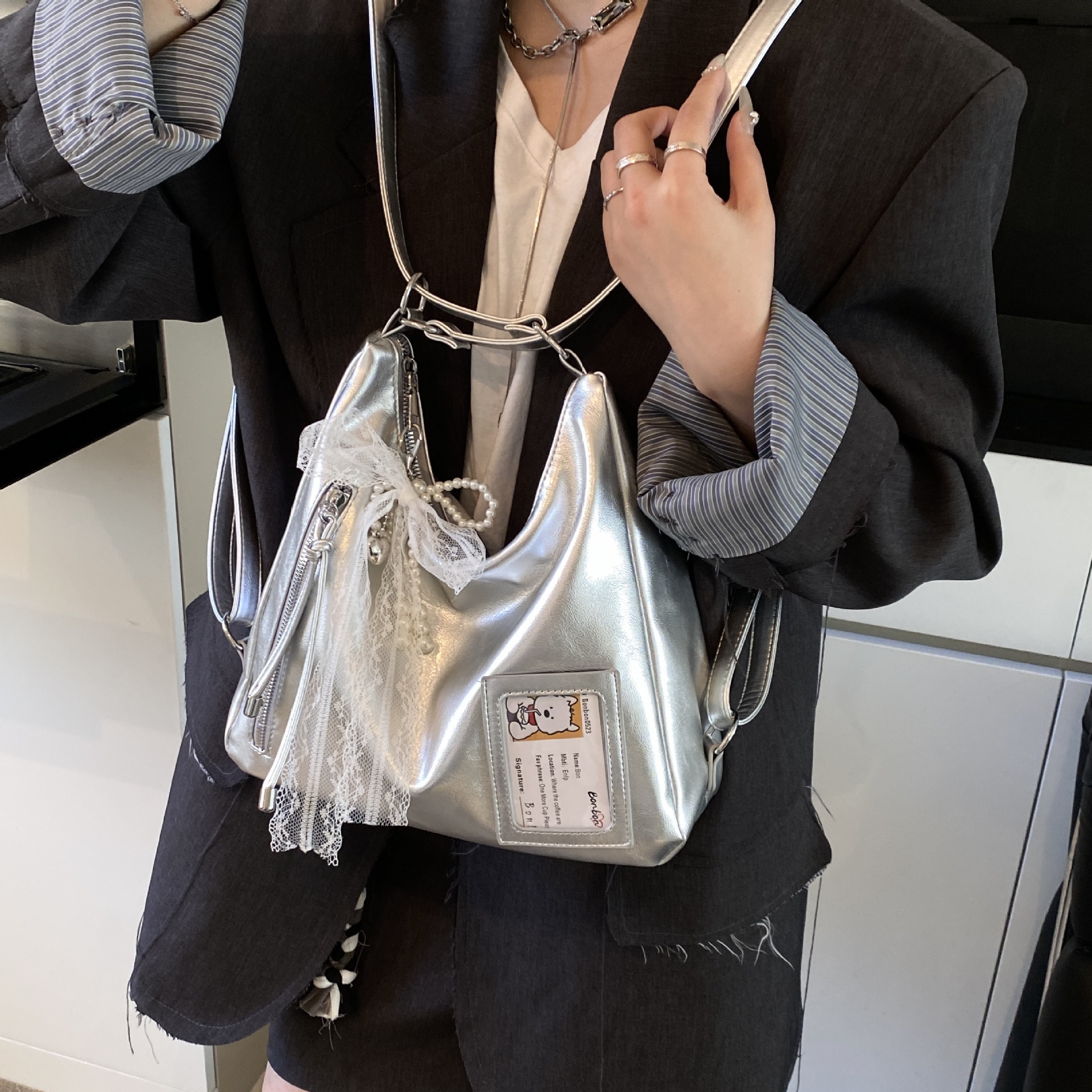 High-end style bag for ladies, 2025 New trendy texture single-shoulder bag, large-capacity tote bag, multi-functional backpack details Picture