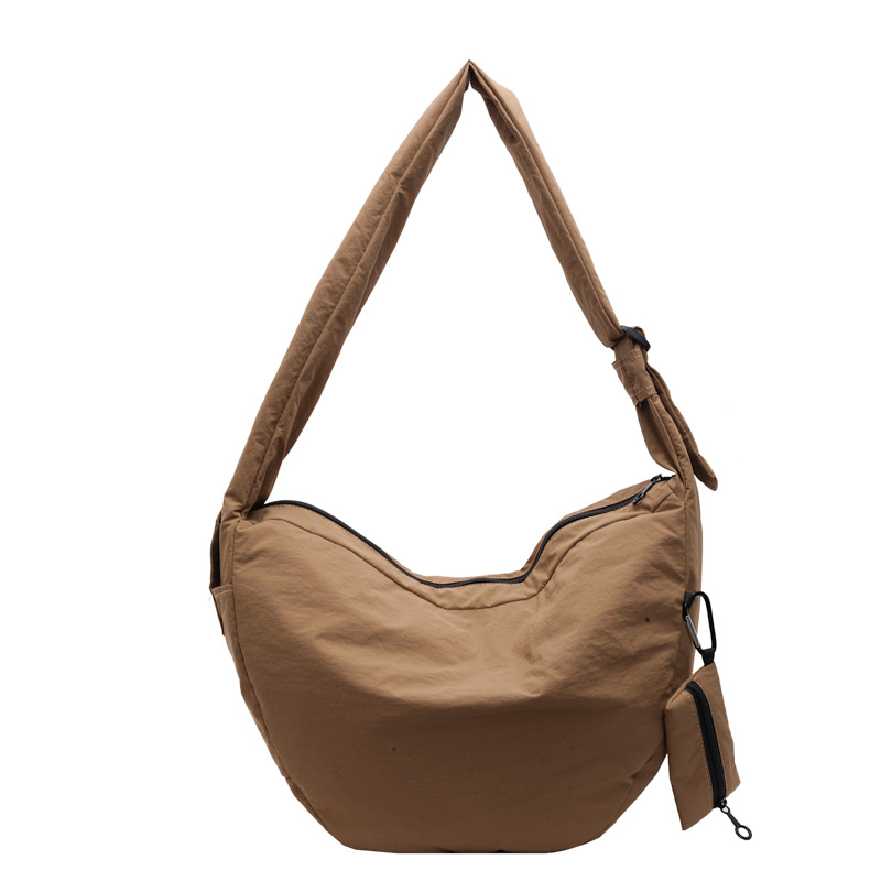 A simple and casual large-capacity crescent-shaped underarm bag, a new 2024 high-end quality solid color fashionable single-shoulder bag Item Picture