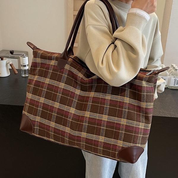 New simple and large-capacity tote bag, high-end commuting versatile handbag, retro autumn and winter checkered practical single-shoulder bag details Picture