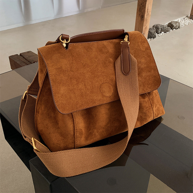 Niche design, high-end sense, autumn and winter bags, women's large-capacity crossbody bag, single-shoulder bag, women's large bag, velvet commuting bag Specification drawing