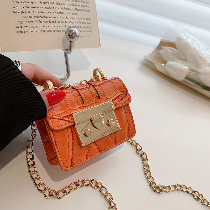 Stone-patterned lock buckle small women's 2022 new style simple and elegant chain small square bag fashionable and trendy single-shoulder crossbody bag full figure