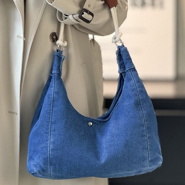 High-end denim tote bag for women, new summer 2025, niche casual commuting underarm bag, crossbody single-shoulder bag full figure