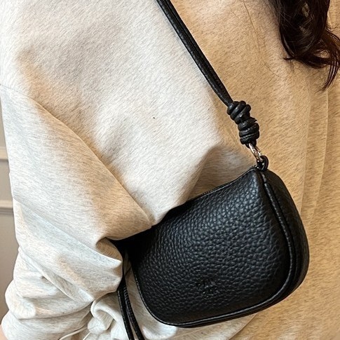 High-end women's saddle bag, motorcycle 2025 new style, trendy, casual and versatile, Instagram niche crossbody bag for women details Picture