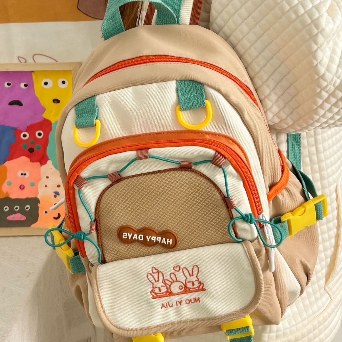 A new Korean version of a niche color-blocking cute backpack for women, a large-capacity casual backpack for students, and a lightweight travel backpack full figure