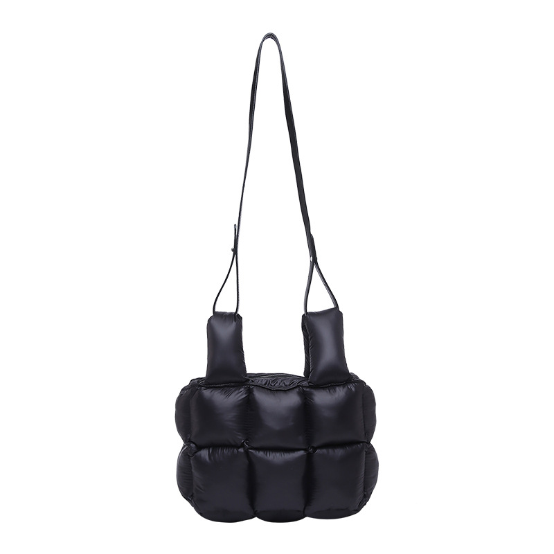 Lightweight cotton-padded jacket bag with a niche design and a sense of sophistication. New autumn/winter 2024 women's large-capacity versatile single-shoulder bag, Cloud bag Item Picture