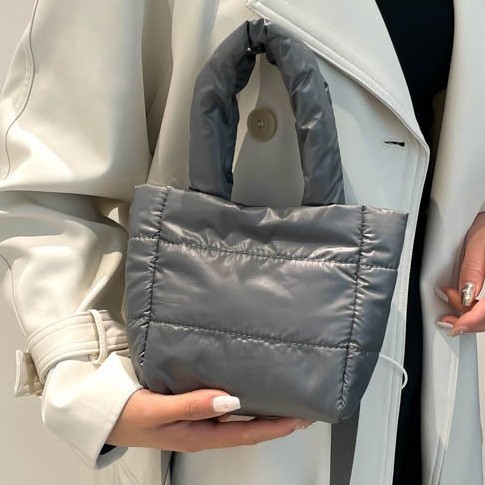 New versatile handbag for autumn and winter, with a diamond-patterned soft surface, lightweight handbag, exuding a sense of luxury. The cotton-padded jacket bag features a simple Korean style Application Scenario