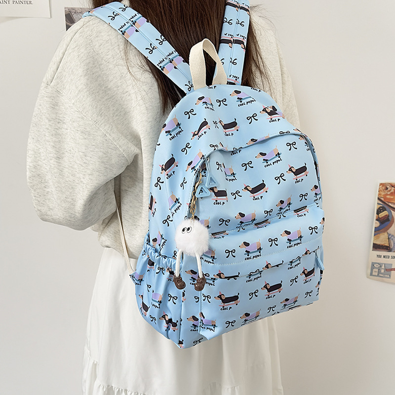 High appearance level schoolbag for girls, primary school students' graffiti travel backpack, lightweight and large-capacity backpack for girls, junior high school and senior high school students Application Scenario