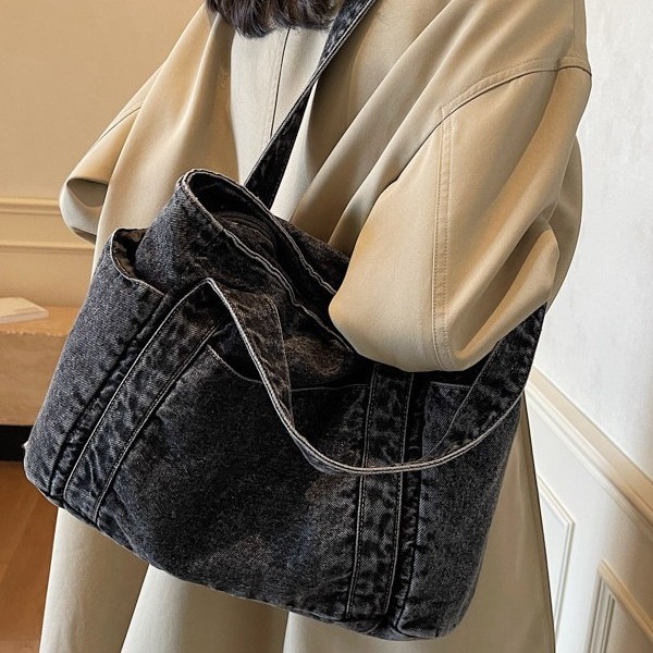 Korean-style denim bag, women's large-capacity, artistic, lightweight tote bag, student class bag, casual commuting single-shoulder bag Application Scenario