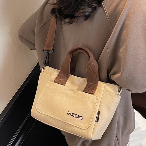 Canvas bag for women, large capacity, 2025 summer new style handbag, single-shoulder bag, college student class bag, crossbody tote bag Application Scenario