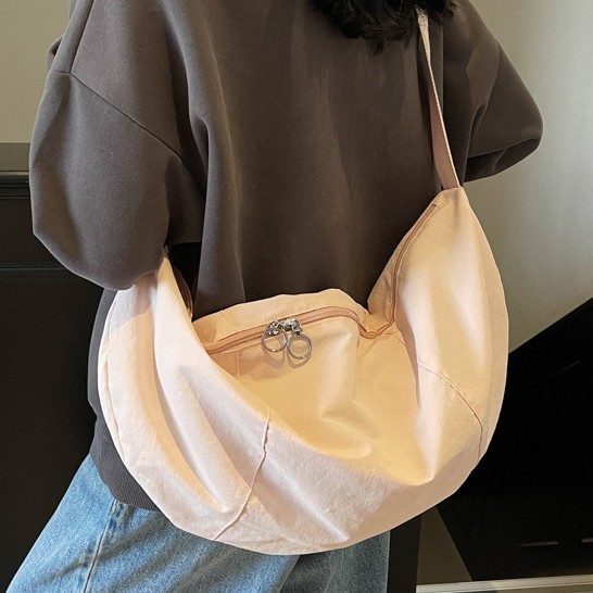 Lazy style crescent moon crossbody bag for women, 2024 new fashion single-shoulder bag, large capacity for commuting and school, underarm dumpling bag details Picture