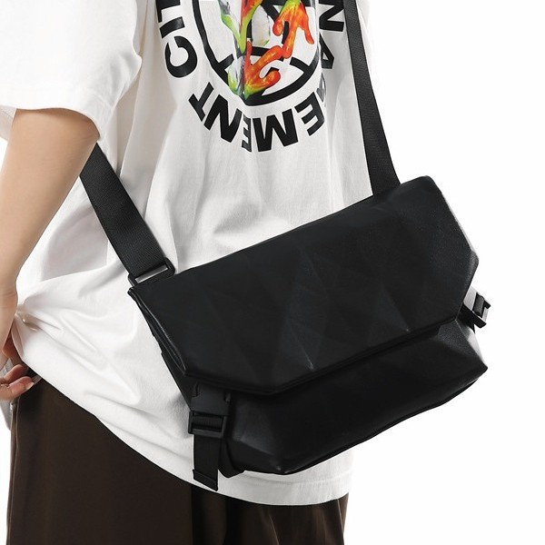 Men's and women's single-shoulder bags, fashionable diamond-shaped crossbody bags, simple and fashionable solid-color travel bags, trendy business small backpacks full figure