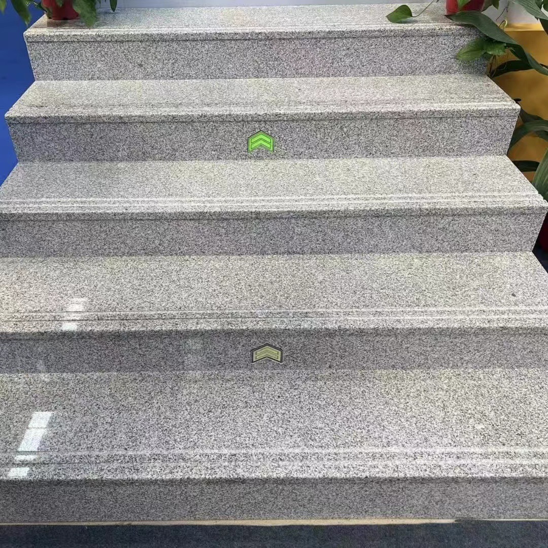 Granite flamed slabs, stepping stones, lawn footpads, paving stones, stair steps, treads, flower beds, fence top stones Application Scenario