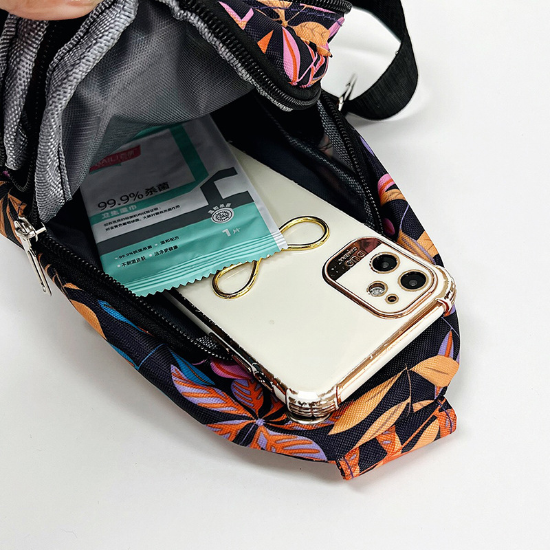 In the autumn of 2023, new fashionable and trendy small bags, camouflage leaf casual children's chest bags, crossbody bags and personalized bags will be launched Application Scenario