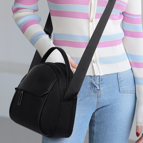 Simple and versatile small handbag, women's bag, small and fashionable phone bag, crossbody bag, simple and color-blocking versatile small bag, single-shoulder Application Scenario