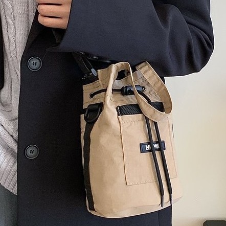 The new Spring 2025 stylish and niche bucket bag is a trendy, casual and high-quality single-shoulder crossbody bag for women full figure