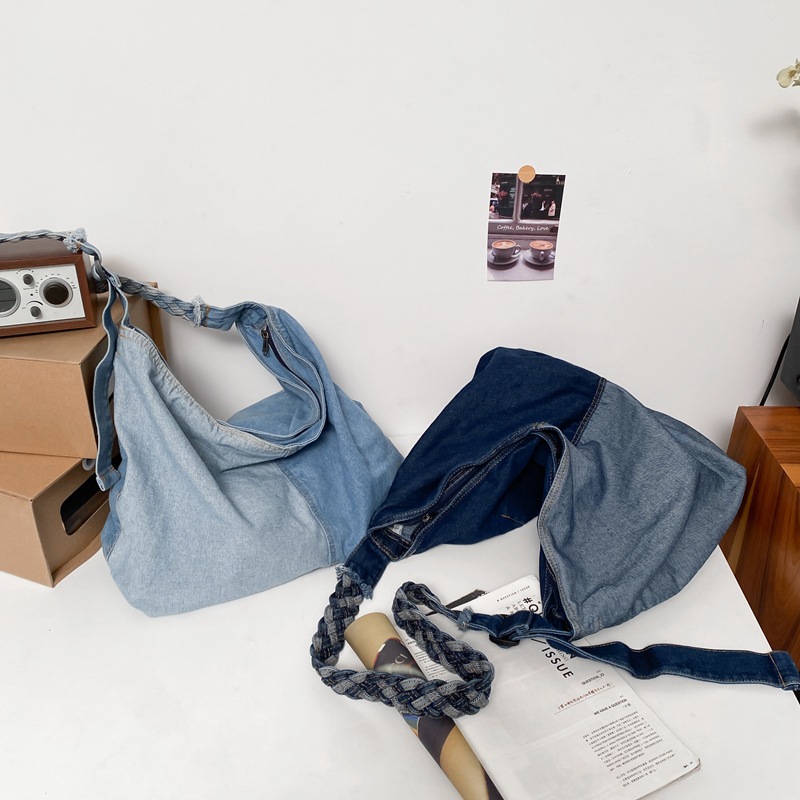 Washed denim canvas crossbody bag for women, retro, artistic and laid-back style, large-capacity color-blocked tote bag, casual student bag Specification drawing