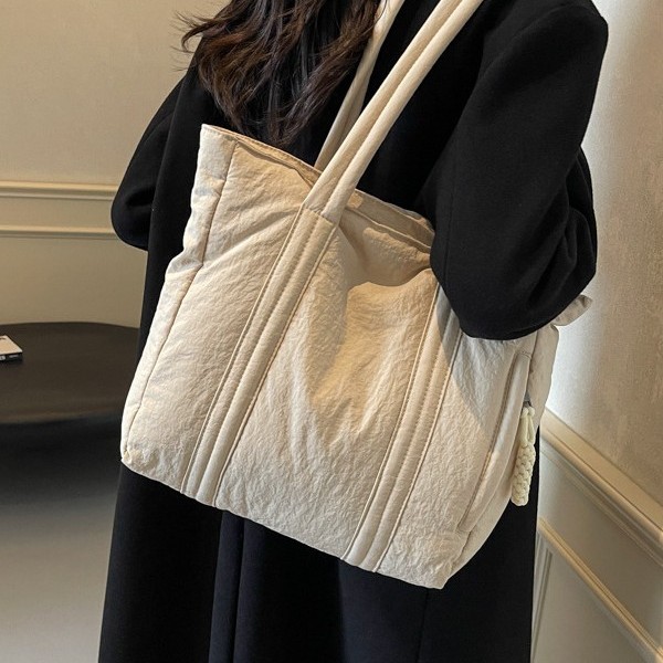 Large-capacity commuting single-shoulder bag for 2024, new women's casual and versatile cotton jacket bag, autumn and winter design tote bag details Picture